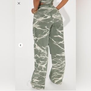 Green and White Cargo Pants​​